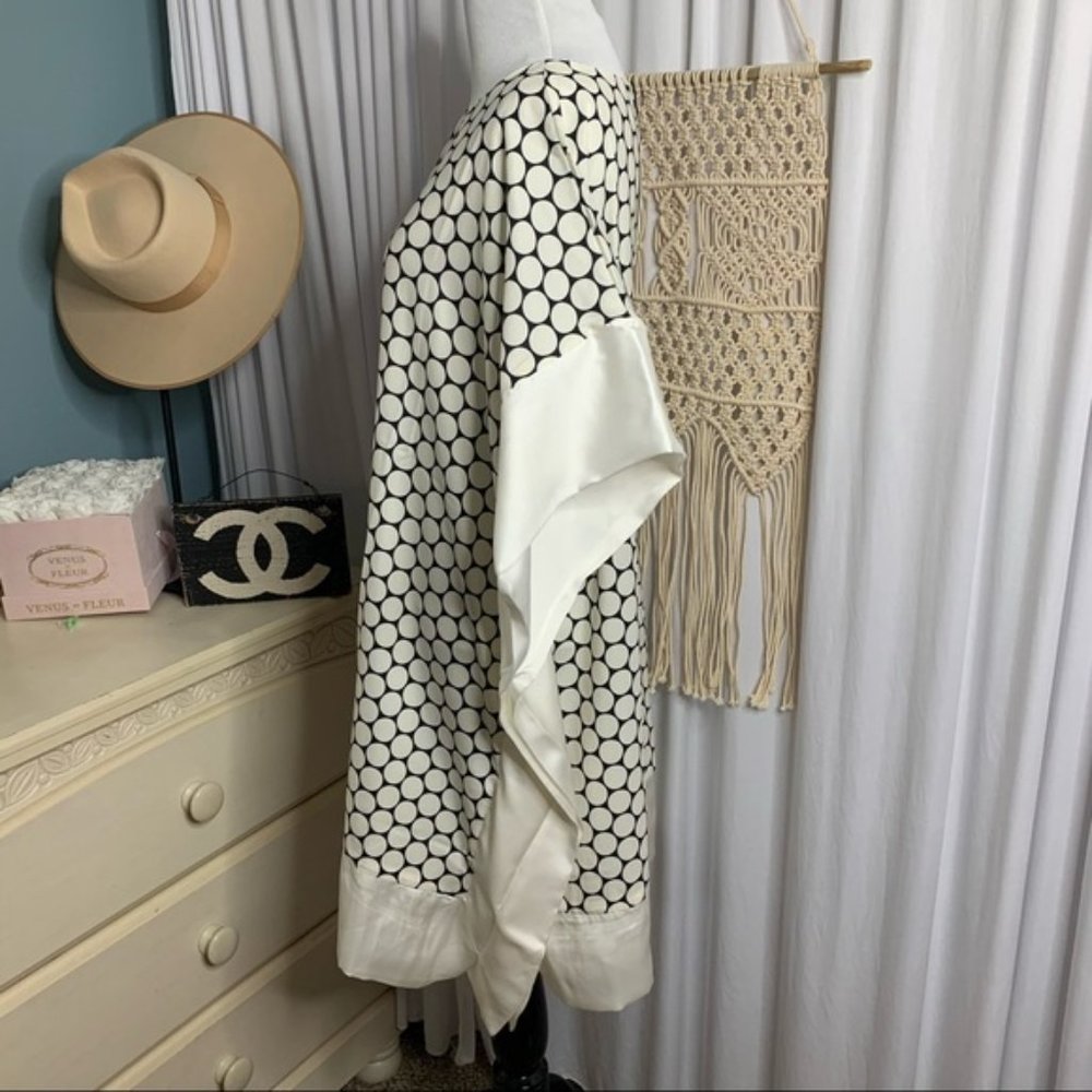 NWT CAARA Nordstrom Poncho Kaftan White Black Dots - Picture 4 of 8